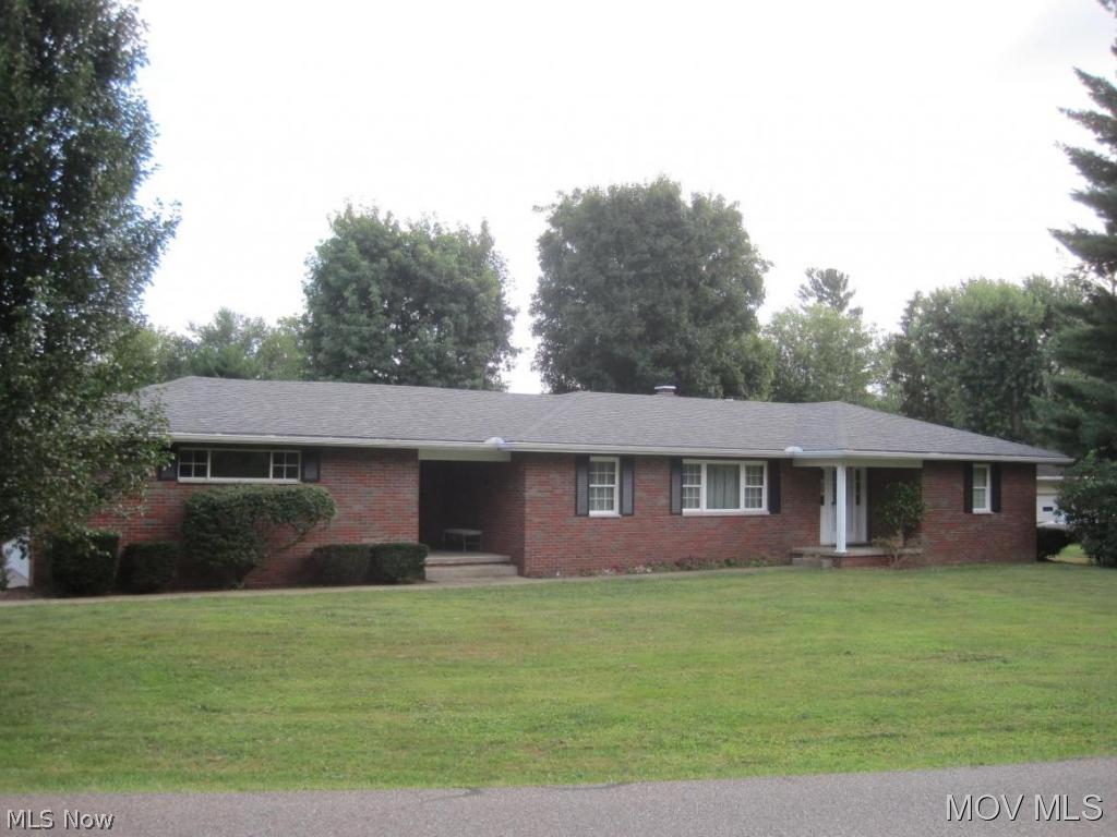 Fabulous, meticulously maintained custom built home on a huge corner lot in Devola. Maintenance free brick and new roof in 2014. New furnace, central air, water heater & windows. Ceramic tile foyer open to formal living room/dining room. New crisp white kitchen with breakfast bar and island. Dinette has built in corner hutch. Family room has a corner fireplace and opens to a 30 x 30 deck for relaxing & entertaining. Spacious master bedroom. New main bath. Huge rec room/den could be 4th bedroom near laundry and full bath. Oversized 1 car garage for ample storage. All this and on sewer! M732 Elem: Putnam Elementary School Elem/Bus: N JrHigh: Marlinton Middle School JrHigh/Bus: Y High: Marietta High School High/Bus: Y Fire: VOL Police: SHF ;SQFT=Fin L1:2566, Fin Bsmt:0, Fin Above:2566, Fin Total:2566, Unfin Above:0;GAR= 1 Car Det, 2 Car Att, Opener(s);PRKG= Off Street, RV Parking