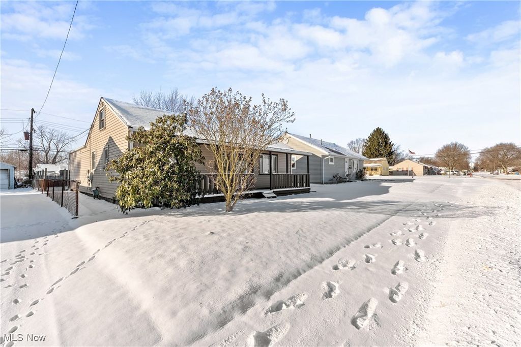 Photo of 2103 Bollinger Avenue NE, Canton, OH 44705 (MLS # 5178916)