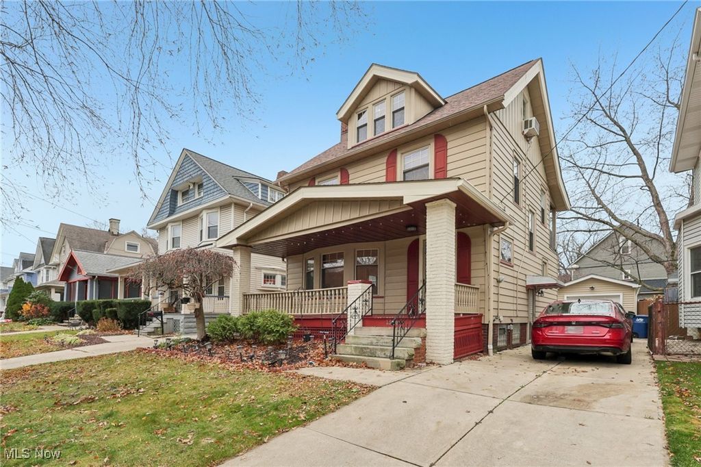 Photo of 1566 Elbur Avenue, Lakewood, OH 44107 (MLS # 5178127)
