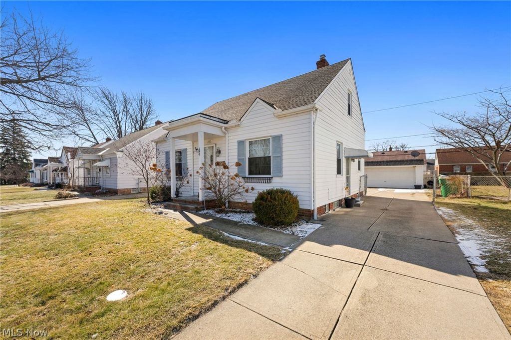 Photo of 280 E 328th Street, Willowick, OH 44095 (MLS # 5190720)