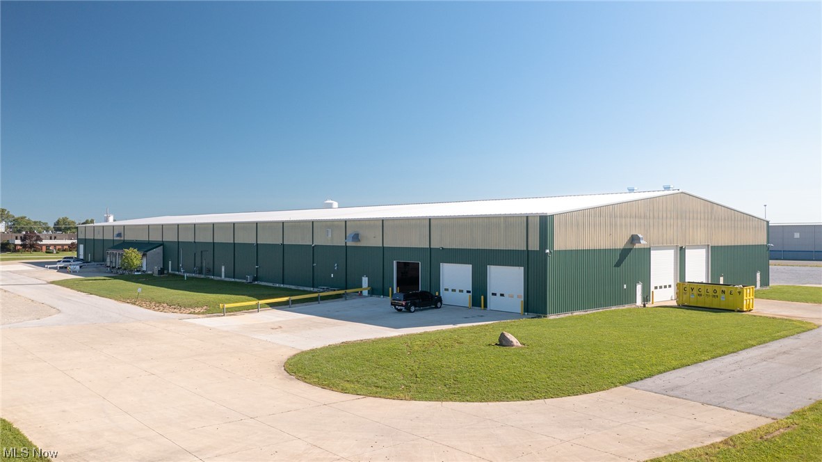 This building offers dock height overhead doors as well as ground level doors. The inside of the building features offices, restrooms, led lighting, overhead fans, sprinklers and best of all no columns to hamper the movement of materials. Out parking features paved as well as stone.