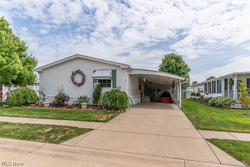 Photo 1 of 33 — 3 Emerald Lane, Olmsted Twp, OH 44138