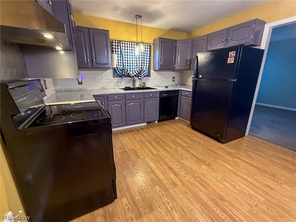 1076 Homestead