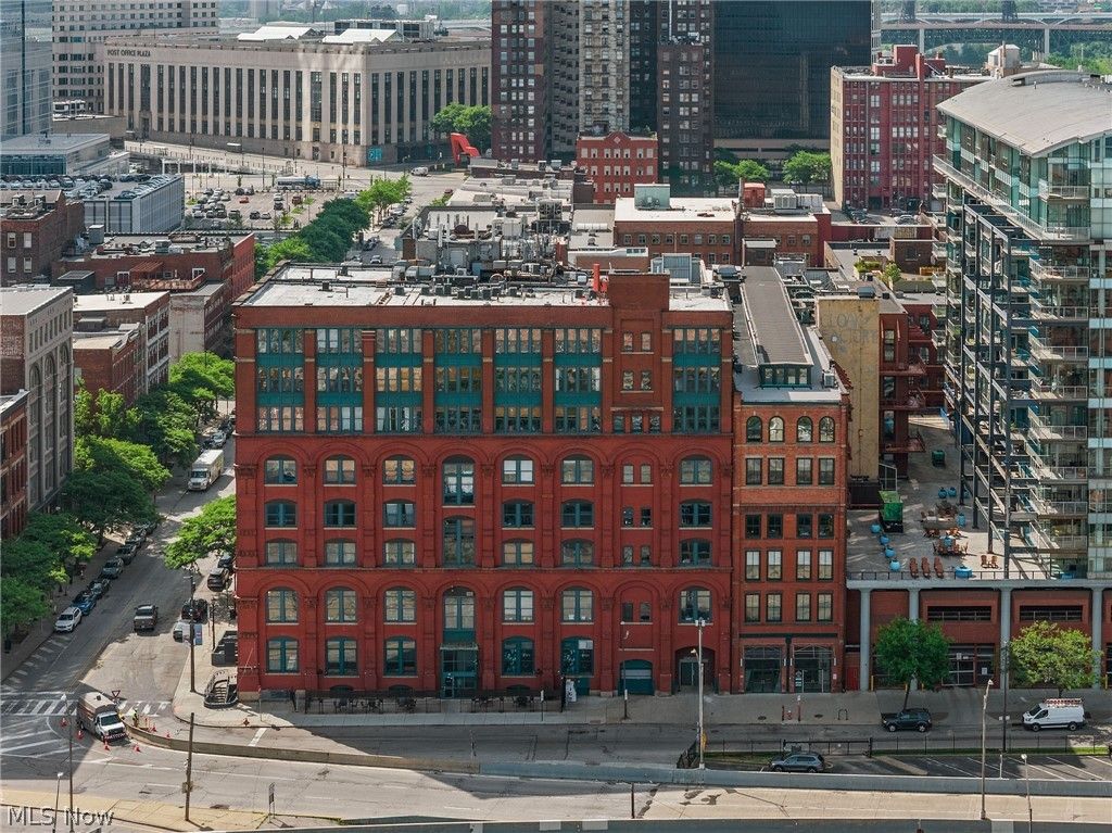 Photo of 635 W Lakeside Avenue #402, Cleveland, OH 44113 (MLS # 5216317)