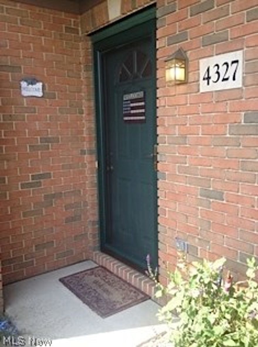 Completely updated, Pottery Barn inspired, immaculate condo. Many updates include new carpet, hardwood floor in master, ceramic tile in half bath. In the kitchen you will find granite counter tops and updated appliances. Newer hot water heater and furnace. New blinds and paint throughout. Move In Ready!
