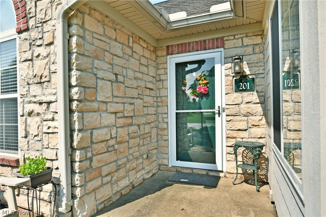 201 River Glen Drive NE
