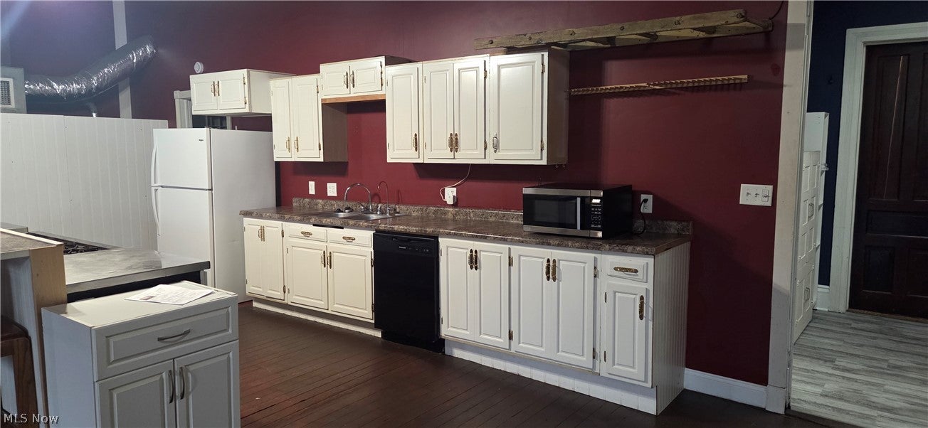 144 W Jackson Street W 144 - 146