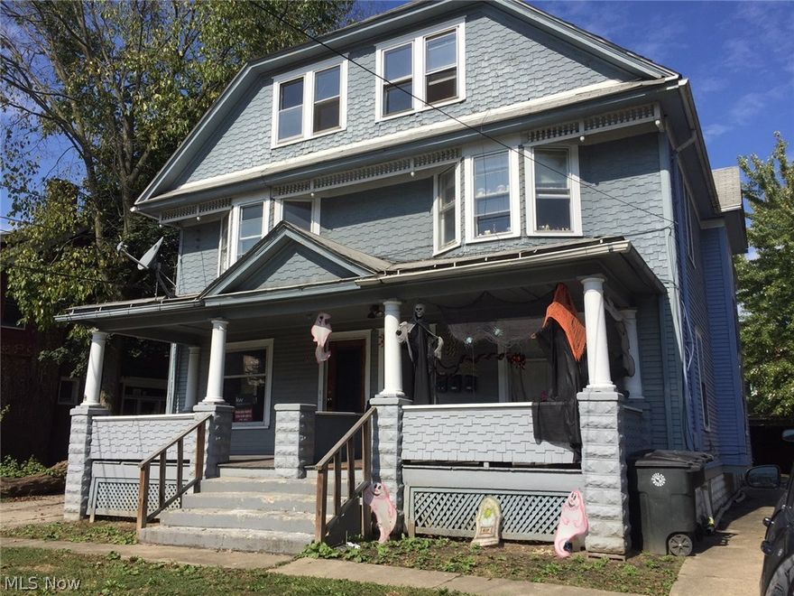 Great Investment opportunity to own a 4 plex with great cash flow. 3 of the 4 units are currently rented. Apt.471 - 3 bedroom rents for $500 plus all utilities. Apt. 473- 1 bedroom $400 includes utilities.  Apt 475- 1 bedroom $350 plus elec & gas. Apt.477- 1 bedroom $300 plus elec & gas. 5 car carport for covered parking. Horse shoe driveway.  Big front porch. Call today for more information.