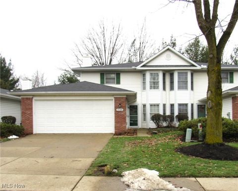 18344 Woodside Crossings S Strongsville OH 44149