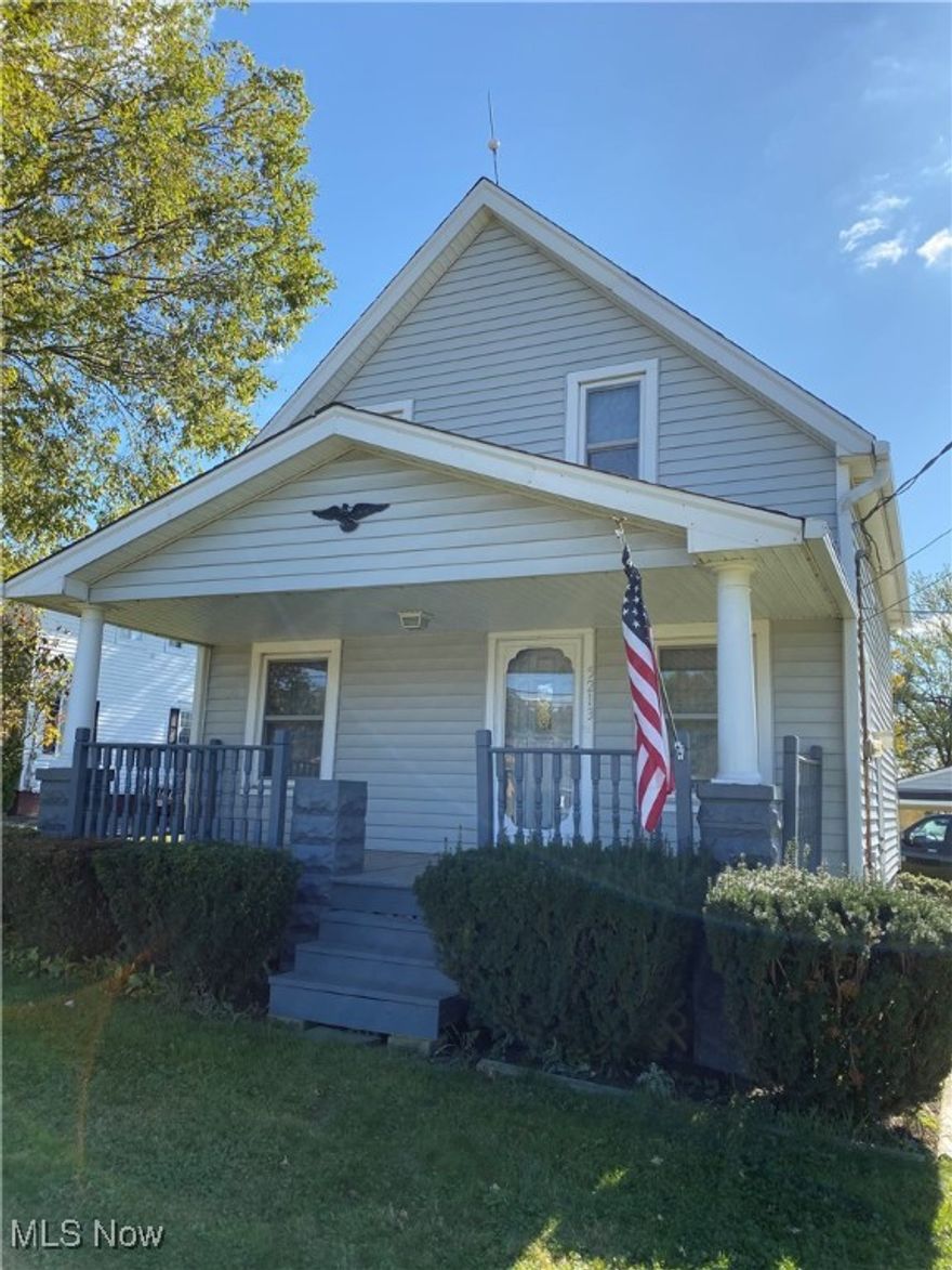 Charming single-family home with detached 2-car garage on a Large 1.10 Acre parcel. No HOA. Conveniently located near Giant Eagle and many nearby National business chains including Quick-Service Restaurants, all within easy access. For added value, parcel is 117.50' x 410' zoned Commercial TCD-5 (Town Center District) with favorable setbacks. Please see MLS #5015910 for additional information regarding Commercial Zoning. Property Owner is a Licensed Real Estate Agent in the State of Ohio and State of Florida.
