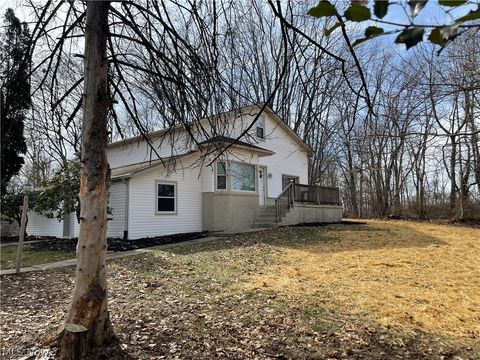 Photo of 2958 E Turkeyfoot Lake Road, Uniontown, OH 44685 (MLS # 5190155)