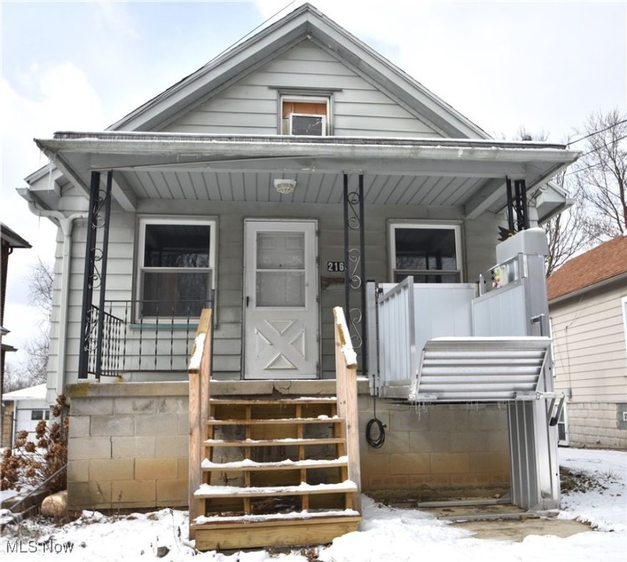 Looking for a cozy home or a smart investment property? This adorable house features 3 bedrooms with potential for a fourth, 1 bath, and is nestled in a quiet area. Perfect for those looking to downsize or make a savvy investment. With its inviting atmosphere and potential for great returns, this one won’t last long! Don’t miss out—schedule a tour today!