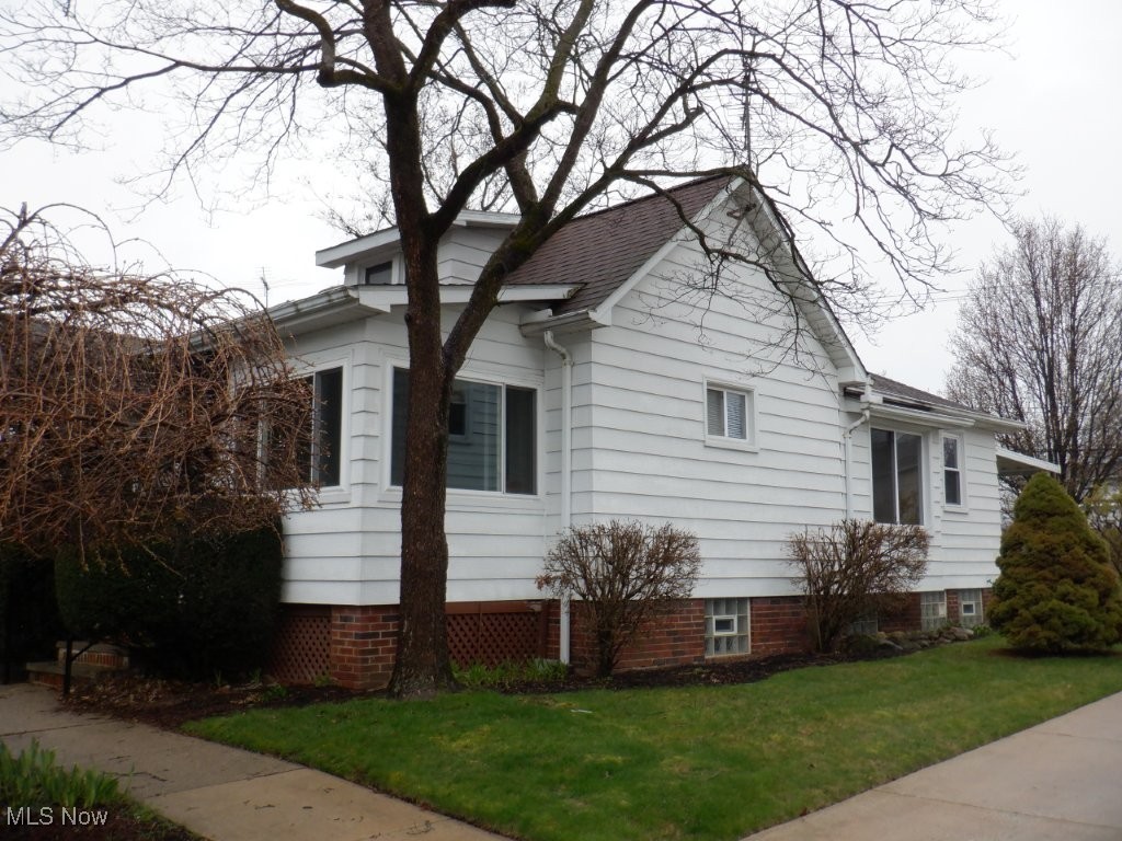 1562 Roselawn Road