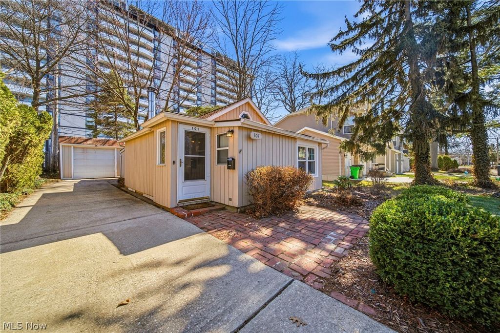 Photo of 101 E 238th Street, Euclid, OH 44123 (MLS # 5192934)