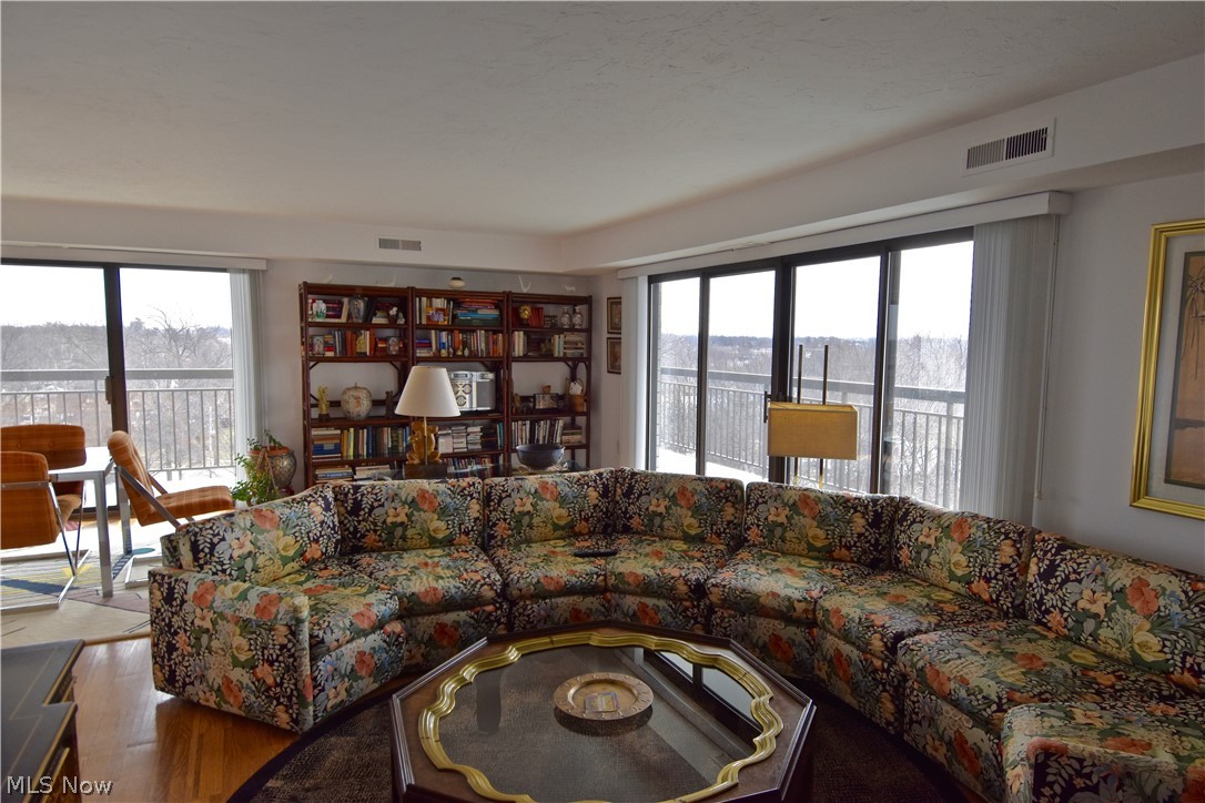 Meridian Condo - Residential