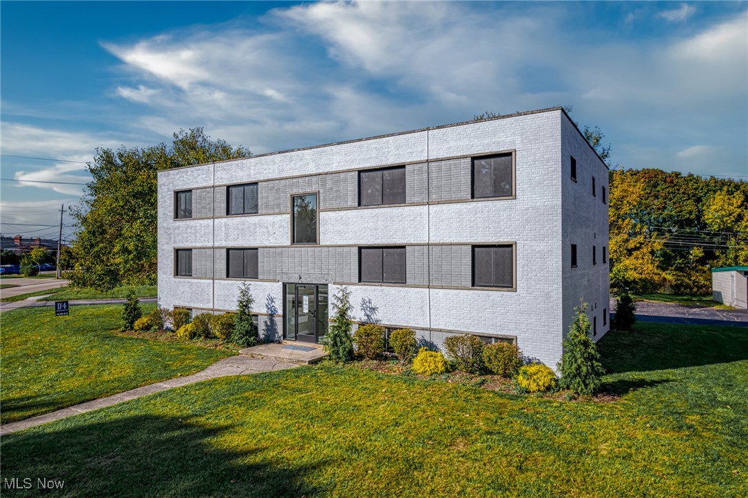 Rocky River, Ohio 44116, United States, 2 Bedrooms Bedrooms, ,1 BathroomBathrooms,Residential,Active,86097
