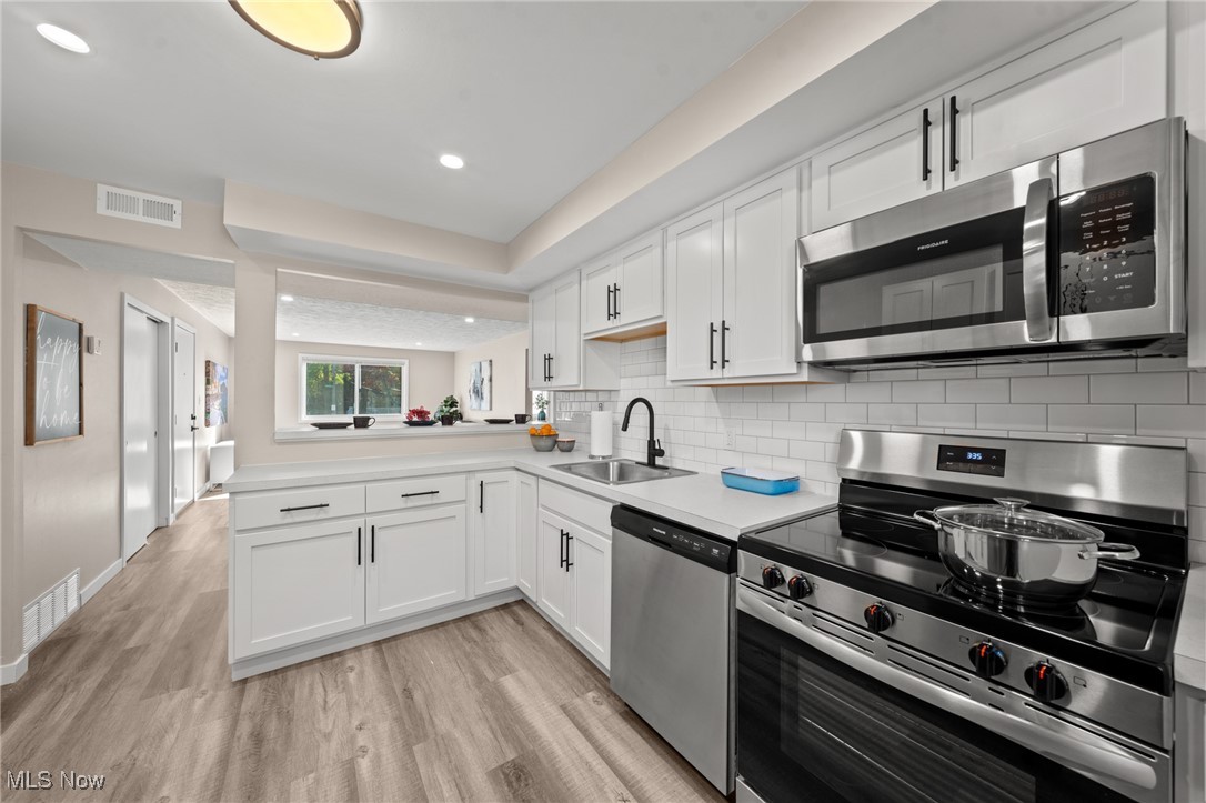 Rocky River, Ohio 44116, United States, 2 Bedrooms Bedrooms, ,1 BathroomBathrooms,Residential,Active,86097