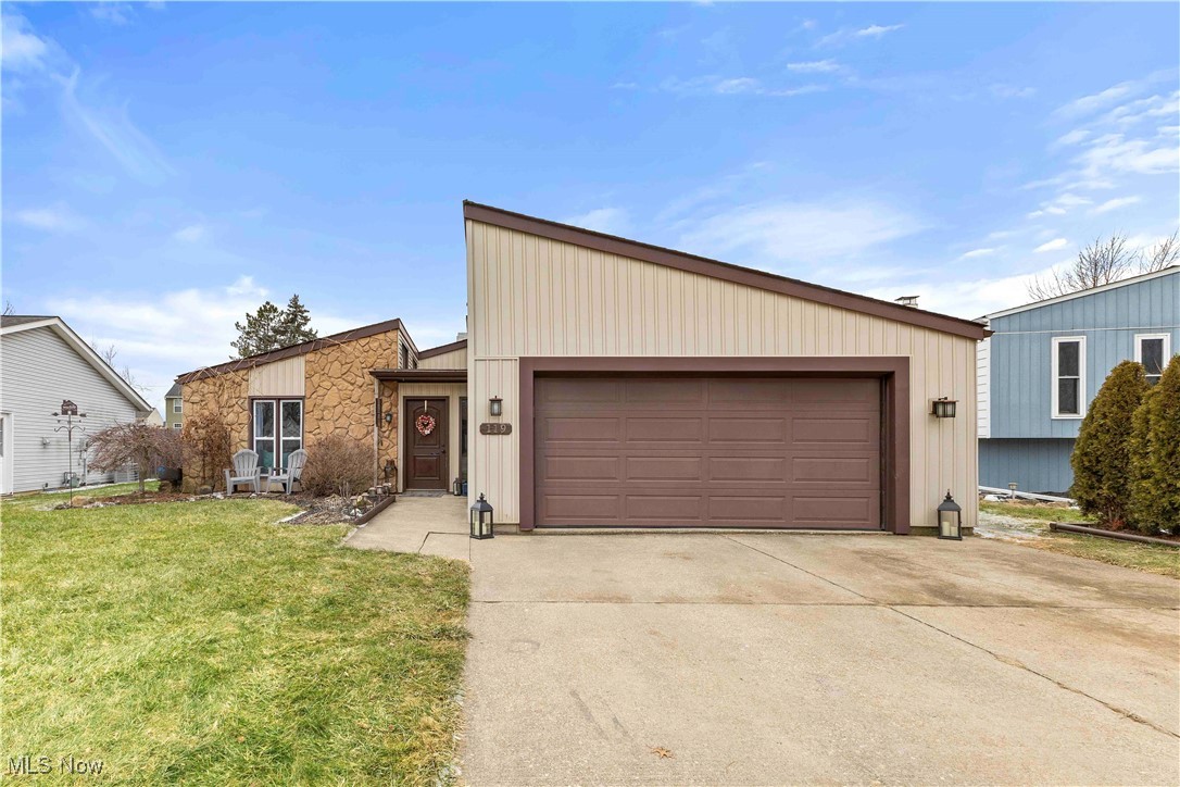 119 Monticello Circle, Elyria, Ohio image 2