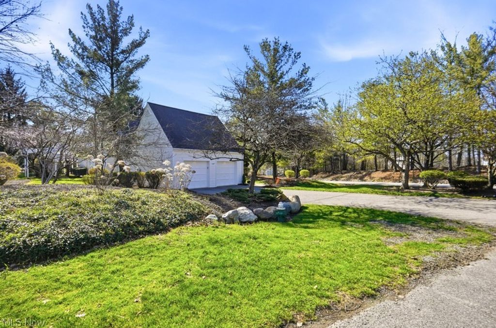 Photo of 249 Tinkers Trail, Aurora, OH 44202 (MLS # 5199443)