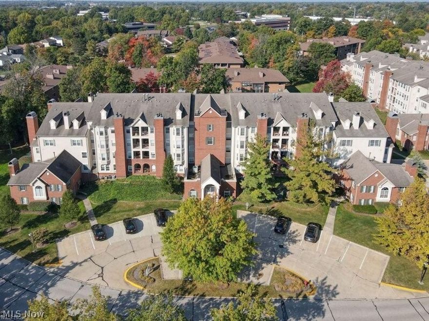 Welcome to sought-after Woodhawk, where convenience meets resort-style living. This beautifully updated, one-floor condo offers effortless living with two spacious bedrooms and two full baths. Enjoy a bright, open layout and step onto your private covered porch overlooking the serene courtyard, perfect for morning coffee or evening relaxation.
Residents benefit from exceptional amenities including a staffed gated entry, clubhouse, fitness center, tennis courts, and two pools. Low-maintenance living in a prime setting, this is the lifestyle you've been waiting for.