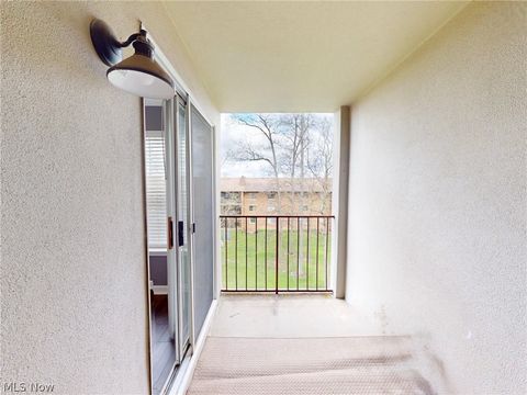 Tiny photo for 240 Fox Hollow Drive #309, Mayfield Heights, OH 44124 (MLS # 5202902)