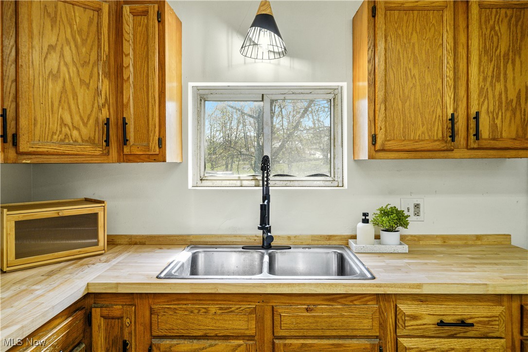 207 Maplewood Drive, Cadiz, Ohio image 3