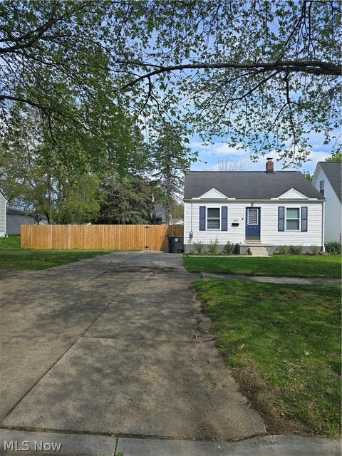 Homes For Sale - 403 High Grove Boulevard<br/> Summit County, Akron, OH 44312