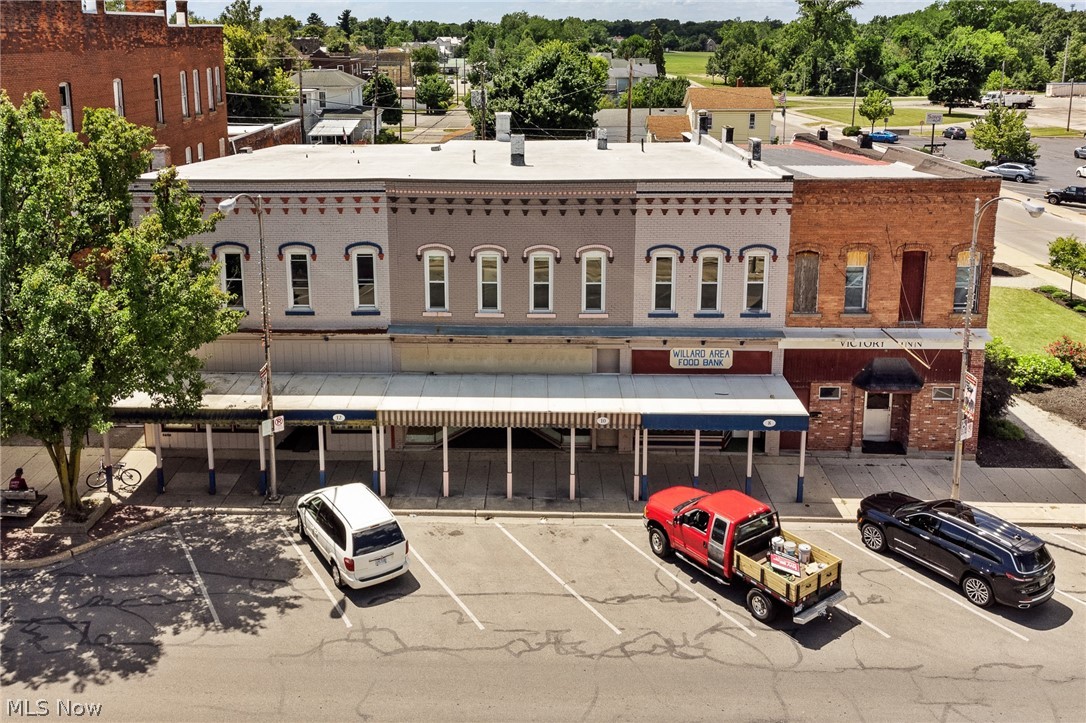 Two store fronts with additional 5 one bedroom, one bath apartments on second floor