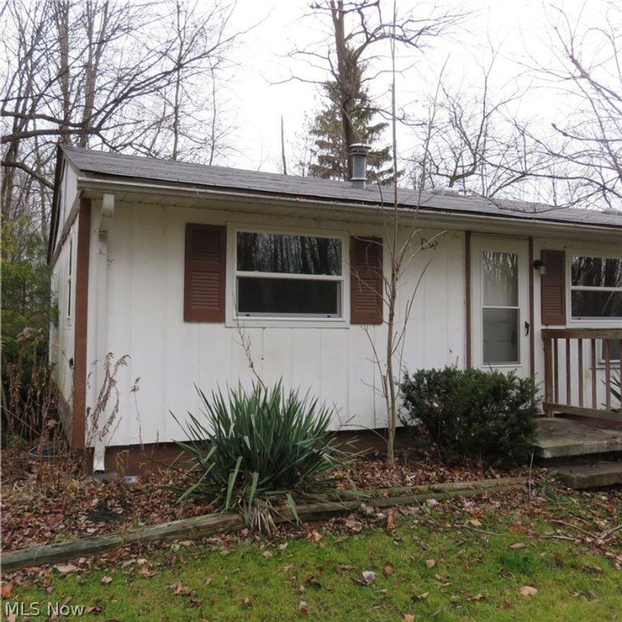 Ranch Duplex (one unit available) Updated bedroom, living room, kitchen, full bath. Updates include fresh paint, flooring, kitchen cabinets. Refrigerator and stove included. Included in rent: garbage, water and lawn care. Tenant responsible for gas and electric. Signing of lease includes:one month rent plus security deposit ($425.00) Application fee $50.00 per adult non refundable.