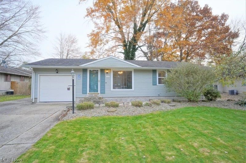 Well maintained ranch for sale in Howland! This home has so much to offer! The private yard features a patio and is fully fenced.
Inside you will enjoy spacious bedrooms, bright and open kitchen and a Florida room finish off the main level. The basement is fully finished and features a full bath and is a walkout.
You will enjoy touring this home and imagining yourself living here!
Call your favorite Realtor today and start packing!