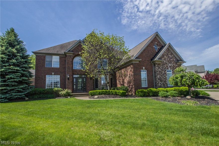 Recently neutralized and beautifully appointed home on the 14th green of the sought after Red Tail Golf Community. Located on a rare, large cul-de-sac lot with stunning curb appeal, and set back far enough for you to enjoy the views. As you enter the home you will see the amazing view through the two-story wall of windows in the family room also featuring a second back stairway. Notice the attention to detail in the dining room with notched out trey ceiling, dual pillars, and butler's pantry with wet bar. The spacious den features a beautiful wall of built-in wood shelving and overlooks the 14th green. There is also a formal living room. The spacious kitchen is a true chef's delight w/maple cabinets, large pantry, granite counters with cook-top, double ovens, window seat, and spacious eat-in area. All generous sized bedrooms are on the 2nd floor. Bdrm #2 has private bath and Bdrms #3 & #4 share a Jack-n-Jill bathroom with private sinks. The master bedroom overlooks the golf course and