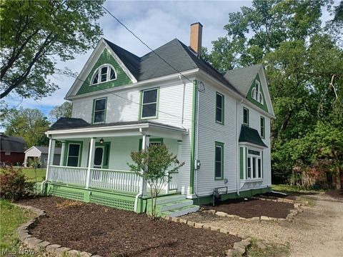 Photo of 148 N Salem Warren Road, Lehigh Township, OH 44451 (MLS # 5205719)
