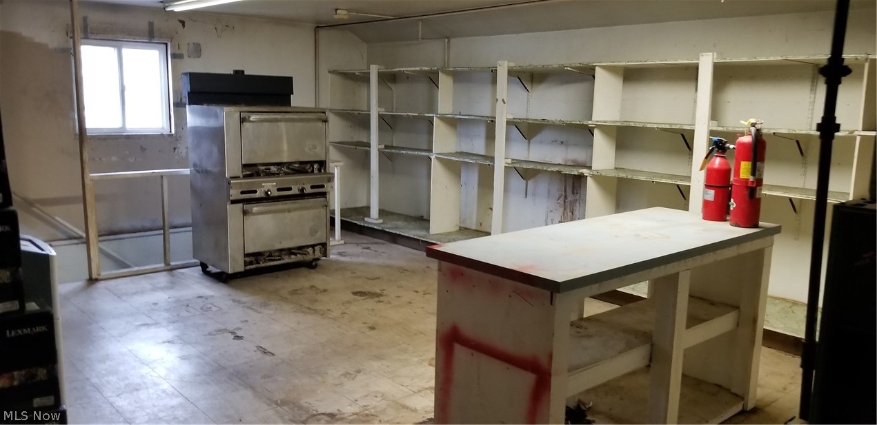 Village/Middlefield - Commercial Lease