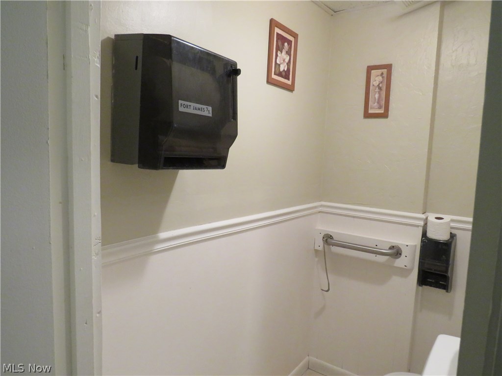 Village/Middlefield - Commercial Lease