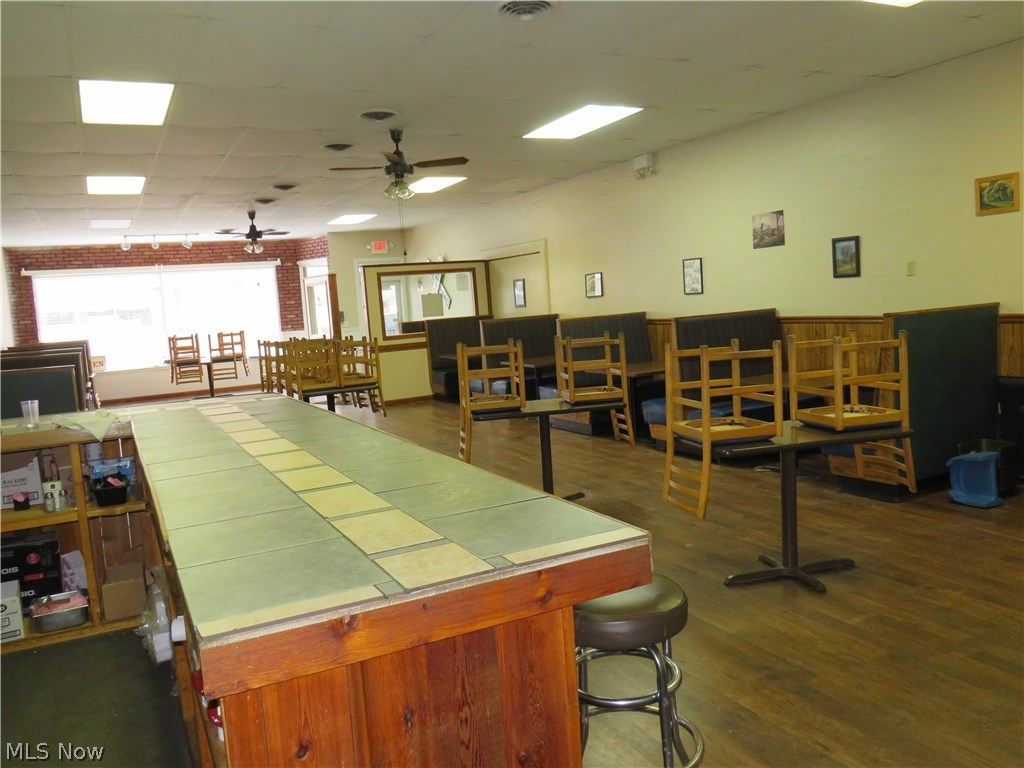 Village/Middlefield - Commercial Lease