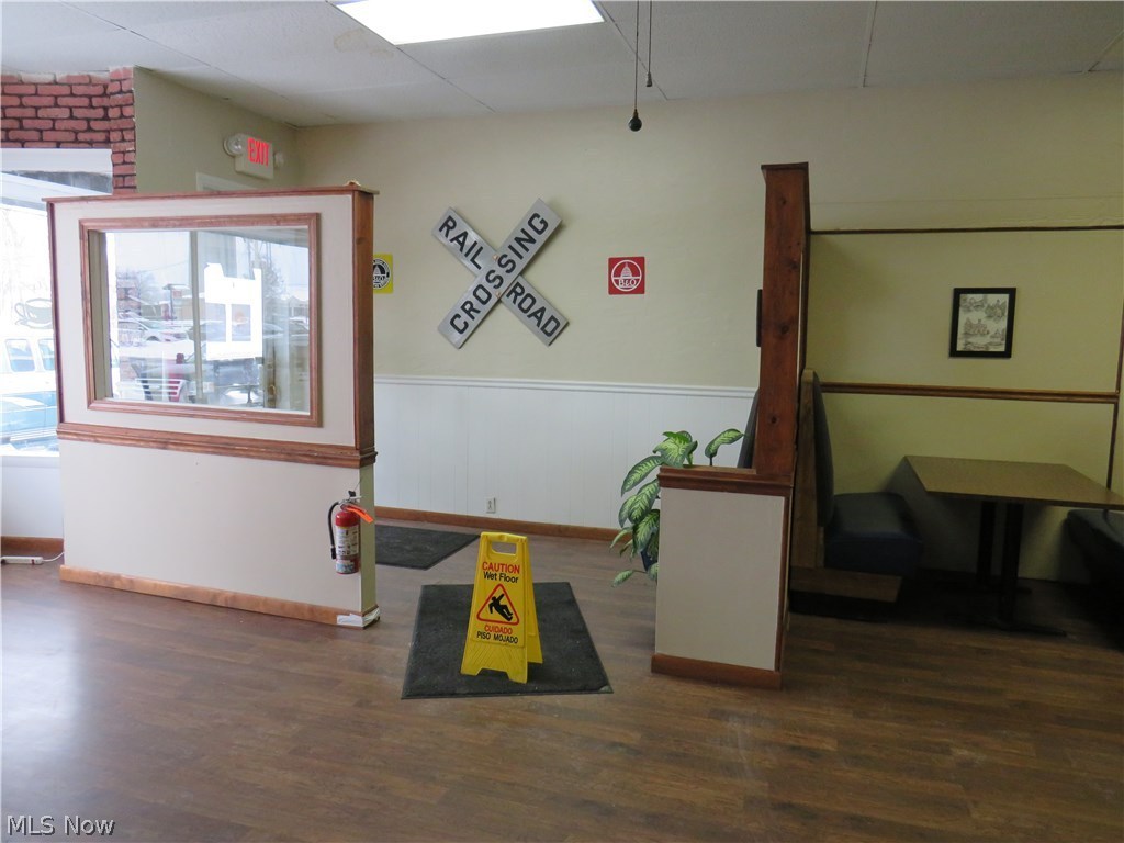 Village/Middlefield - Commercial Lease