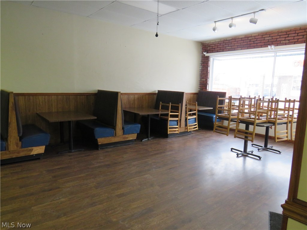 Village/Middlefield - Commercial Lease