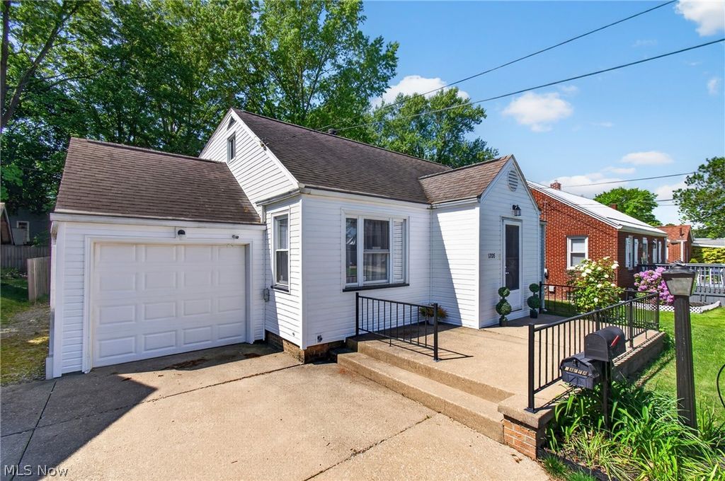 Photo of 1208 39th Street NW, Canton, OH 44709 (MLS # 5211225)