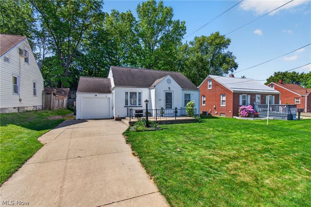 Photo of 1208 39th Street NW, Canton, OH 44709 (MLS # 5211225)