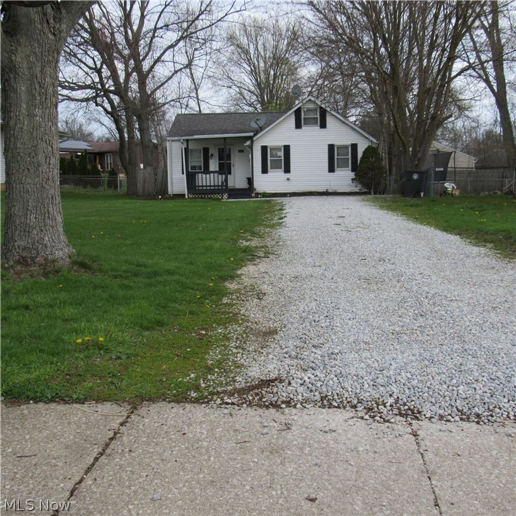 Photo of 2809 Shelburn Avenue, Akron, OH 44312 (MLS # 5200992)