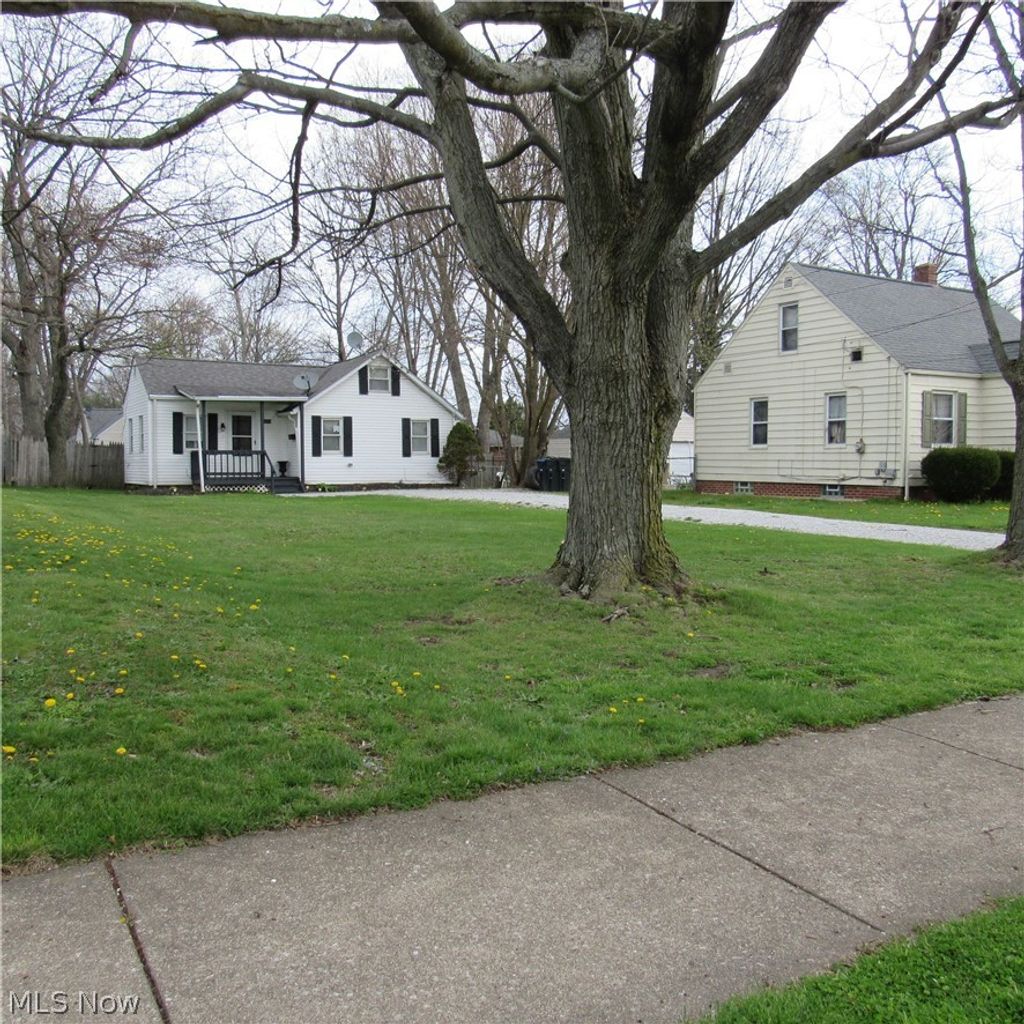 Photo of 2809 Shelburn Avenue, Akron, OH 44312 (MLS # 5200992)