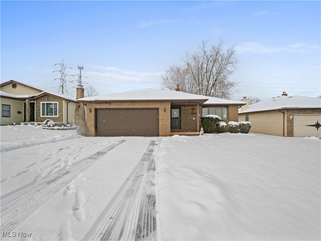 Photo of 4250 Dawncliff Drive, Brooklyn, OH 44144 (MLS # 5180996)