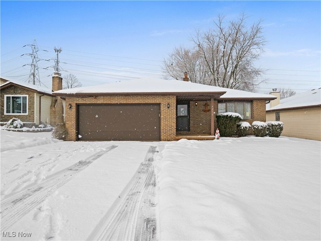 Photo of 4250 Dawncliff Drive, Brooklyn, OH 44144 (MLS # 5180996)