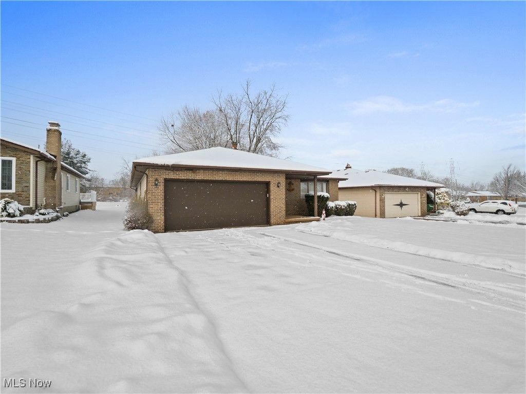 Photo of 4250 Dawncliff Drive, Brooklyn, OH 44144 (MLS # 5180996)