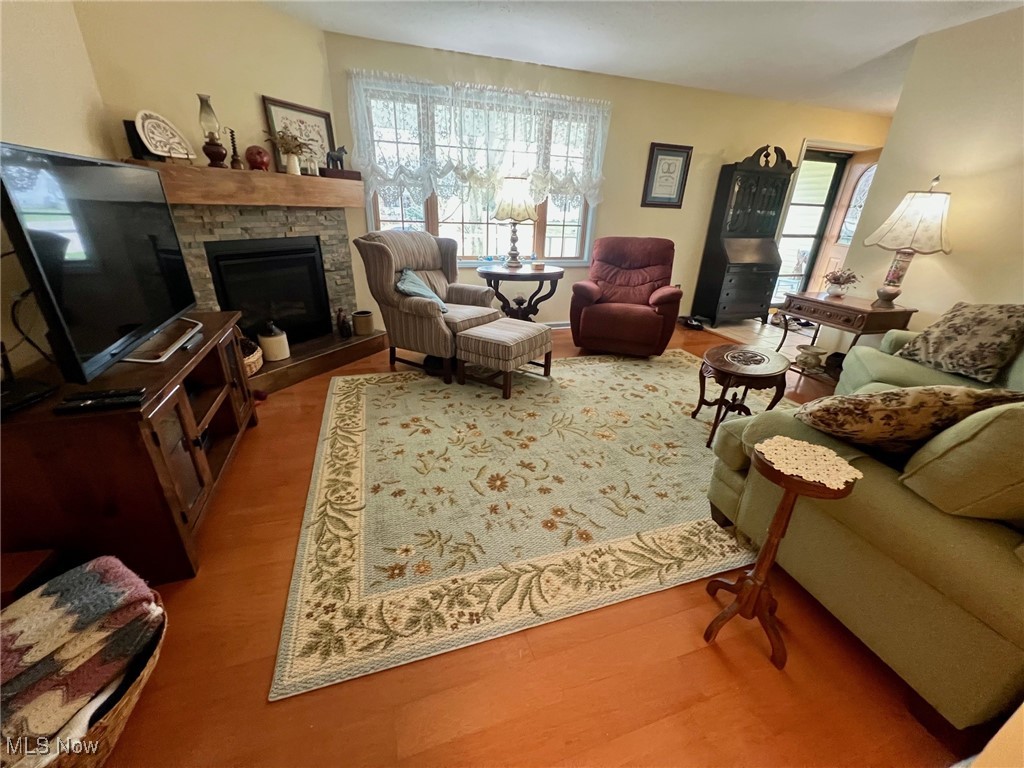 652 Cobblestone Drive, Amherst, Ohio image 3