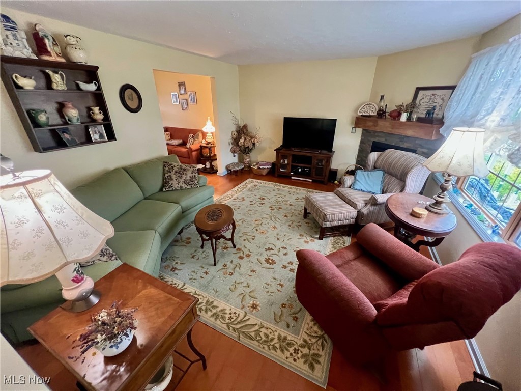 652 Cobblestone Drive, Amherst, Ohio image 2