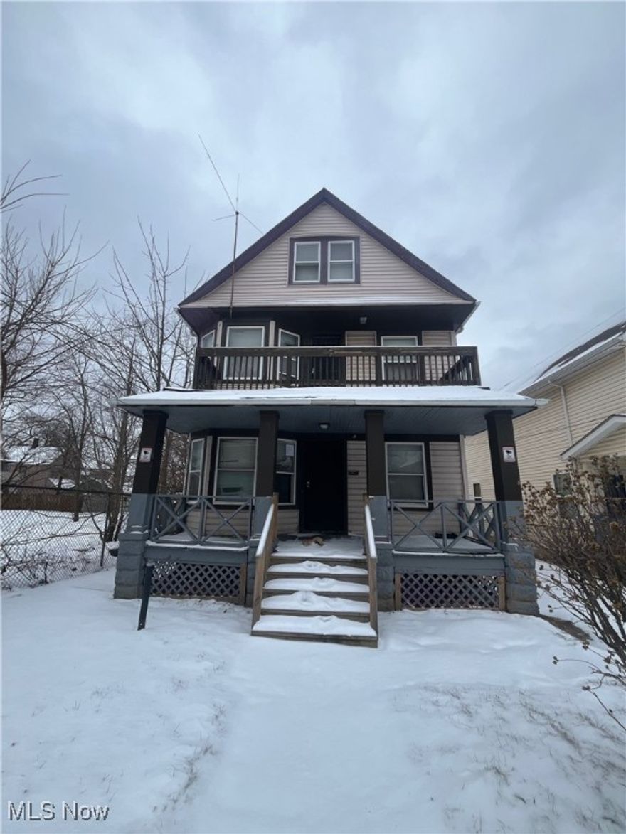 Large duplex, ready for next owner's vision!  Exterior needs a fair amount of work, inside was redone a couple years ago prior to most recent leases. First floor unit is currently one bedroom but can easily be reset back to two bedrooms, upstairs unit has two bedrooms and a balcony. Newer hot water tanks. 
TLC needed and buyers responsible for their own due diligence- sold AS IS