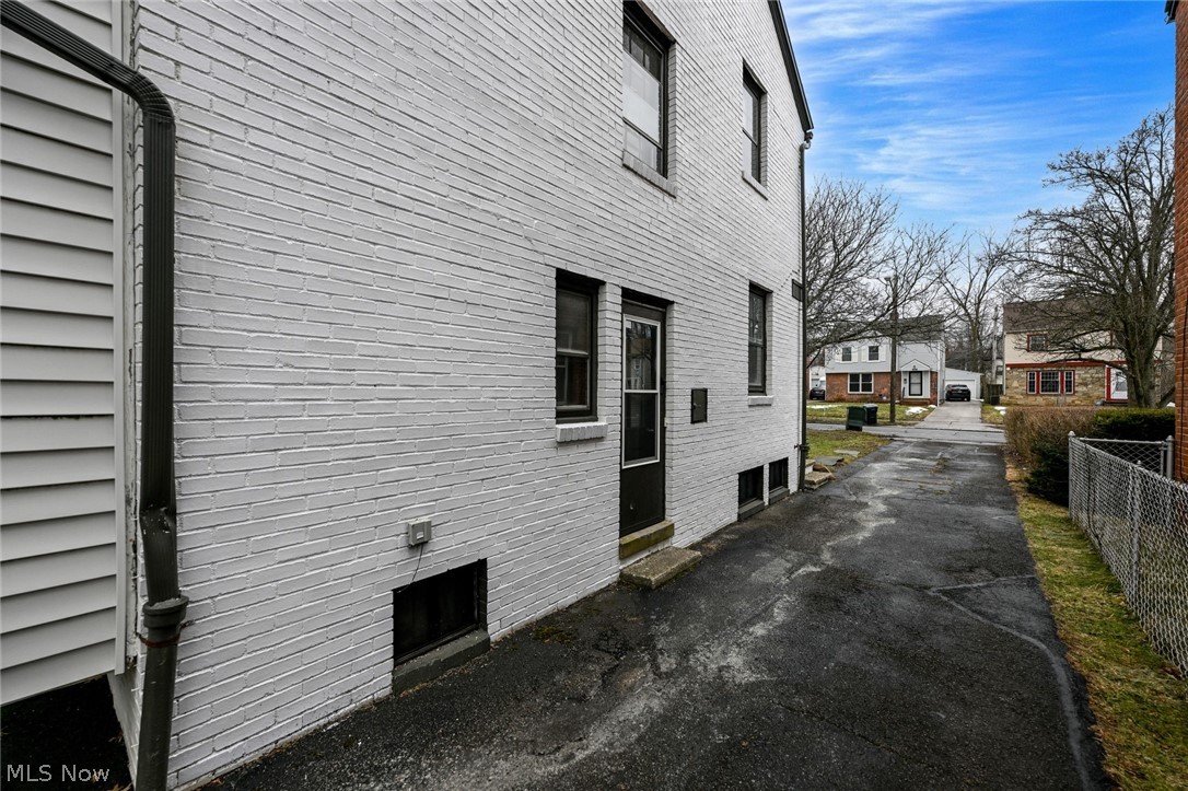 3699 Bainbridge Road
