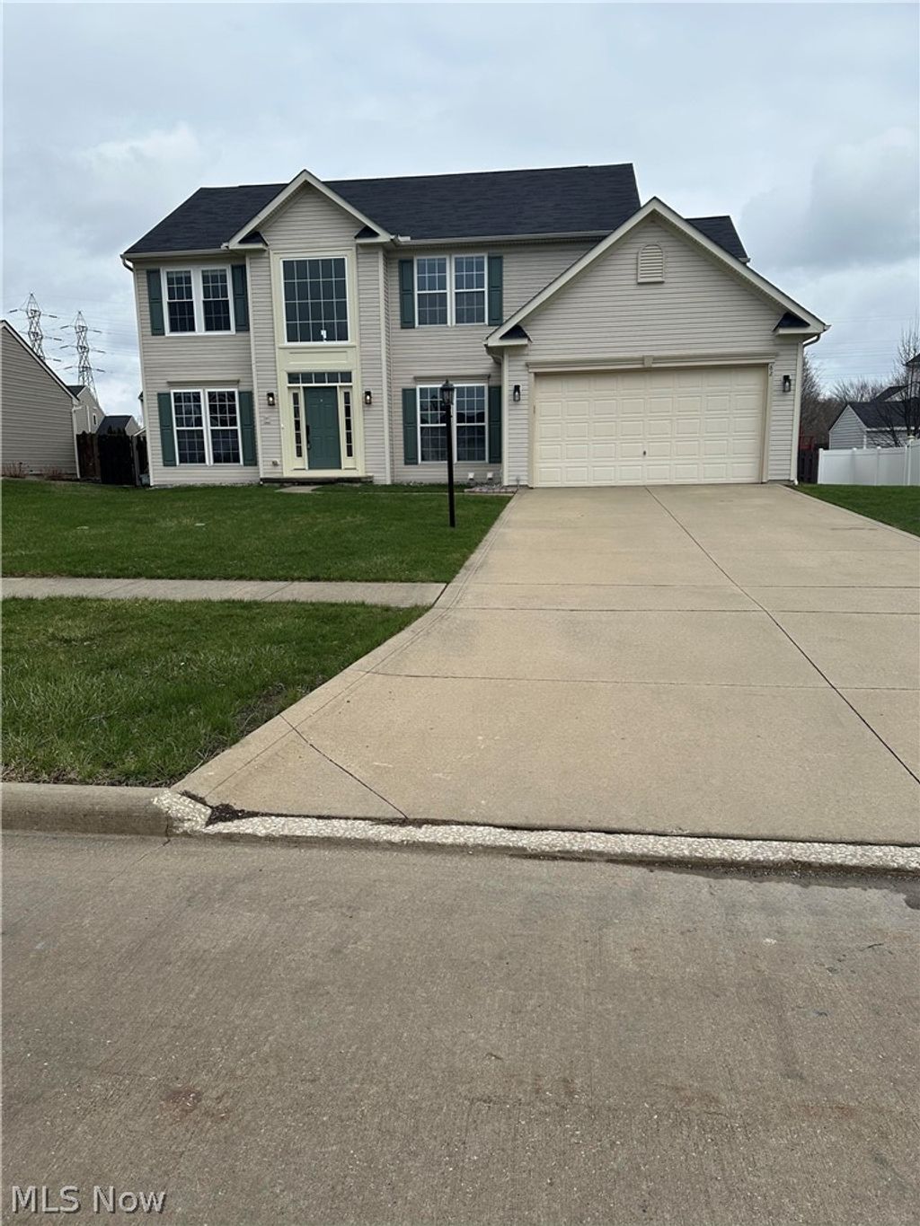 Photo of 82 Stonesthrow Drive, Berea, OH 44017 (MLS # 5207225)