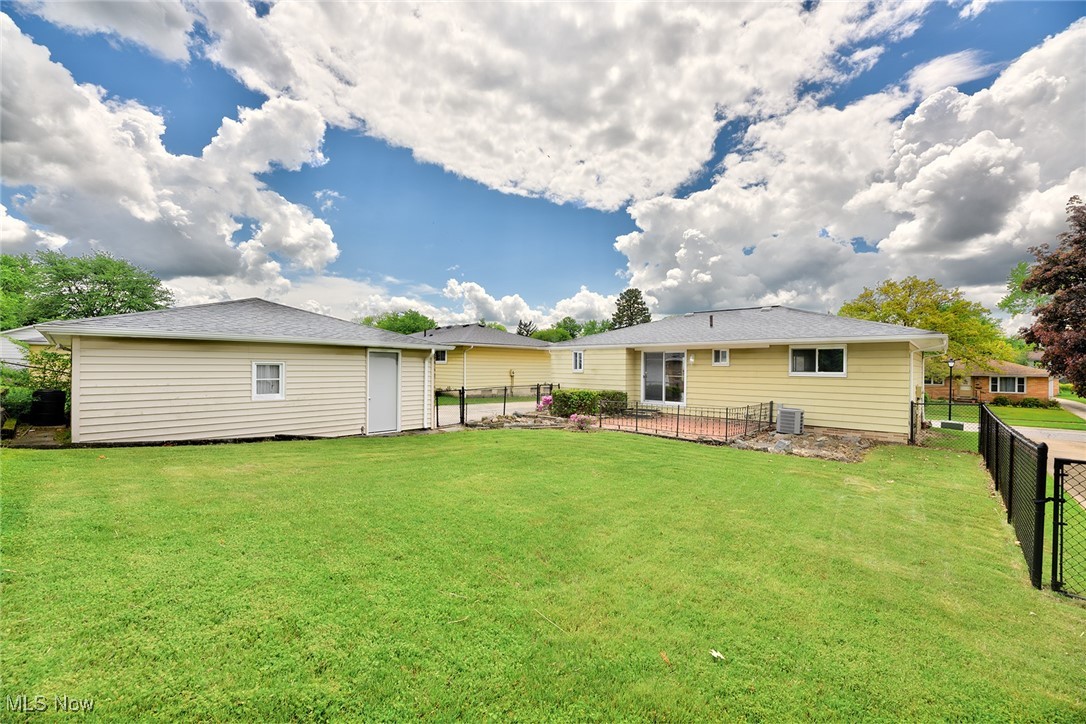 6895 Lalemant Drive, Parma, Ohio image 28
